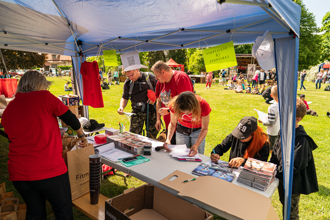 Merch a registrace ve stánku Mukařovský pes